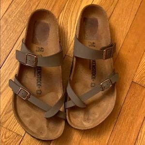 Birkenstock’s women’s sandals in a size 42